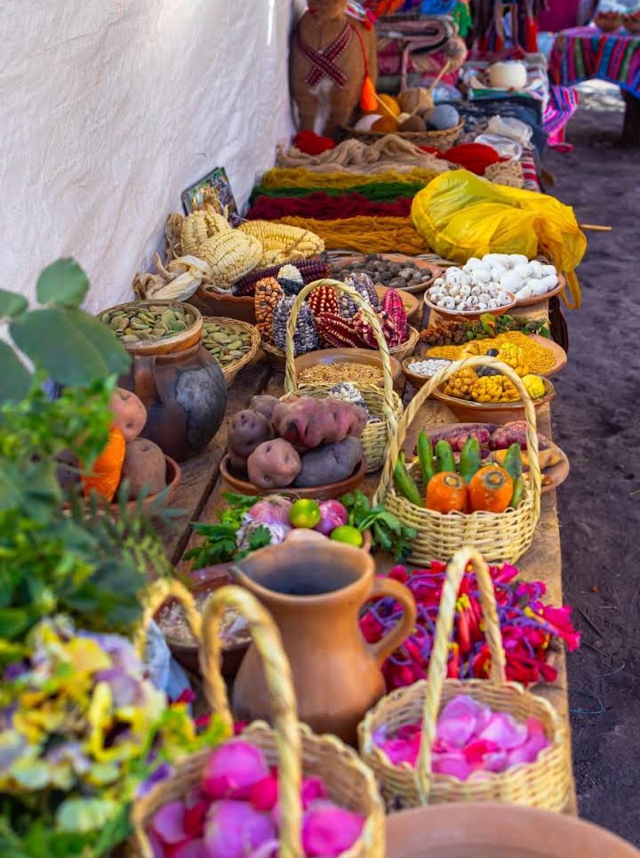 Mesa de productos andinos tradicionales